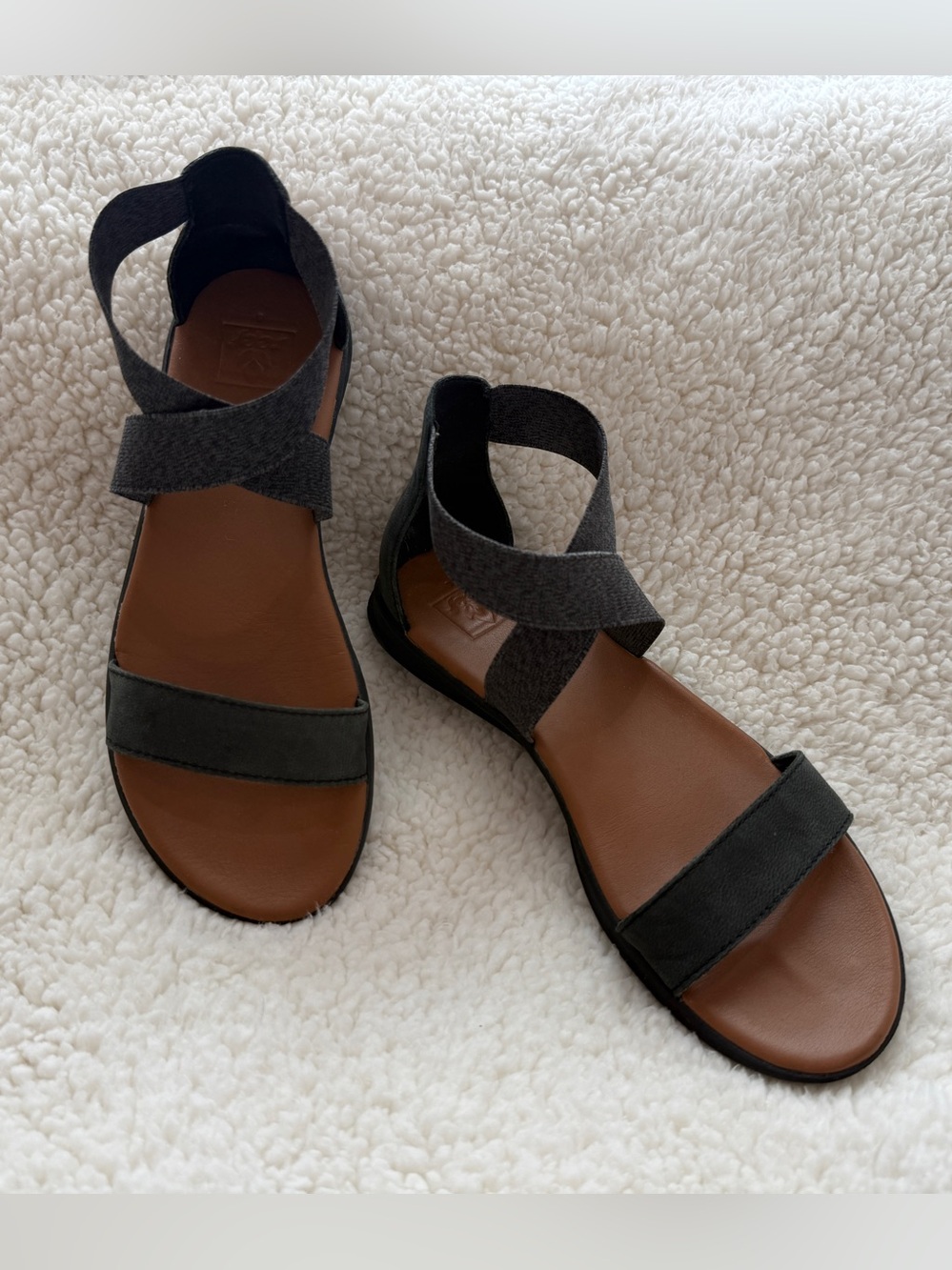 Reef Black and Tan Strappy Women’s Sandals